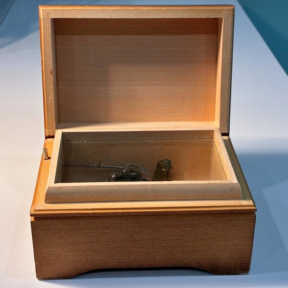 Edgar Degas Ballet REUGE Music Box Playing Tchaikovsky's "Waltz of the Flowers" - Picture 4 of 15